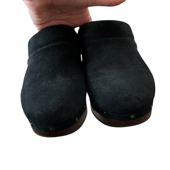 Vionic Kacie black suede orthotic clogs - Picture 4 of 9